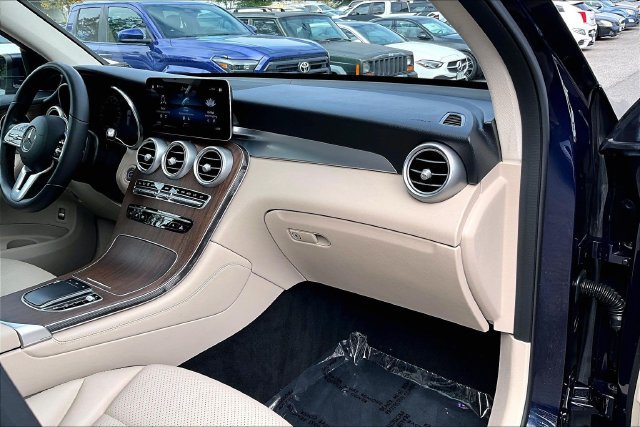 Used 2021 Mercedes-Benz GLC 300 4MATIC image 15