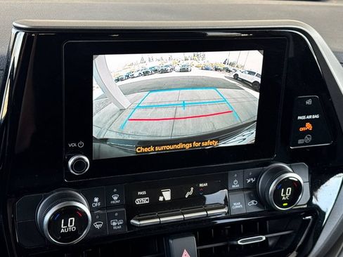 Used 2023 Toyota Highlander L FWD image 24