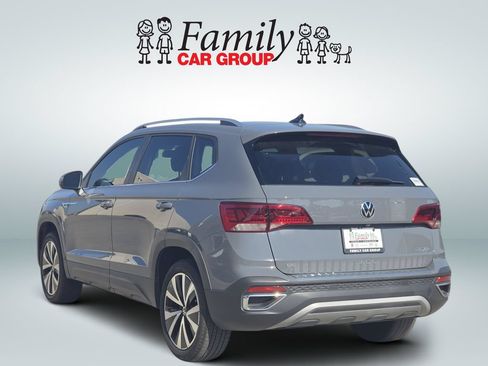 Used 2022 Volkswagen Taos SE FWD image 3