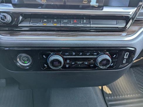 Used 2022 Chevrolet Silverado 1500 LT AWD/4WD image 18