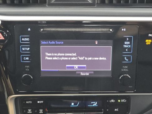 Used 2017 Toyota Corolla SE w/ Carpet Mat Package (TMS) FWD image 3