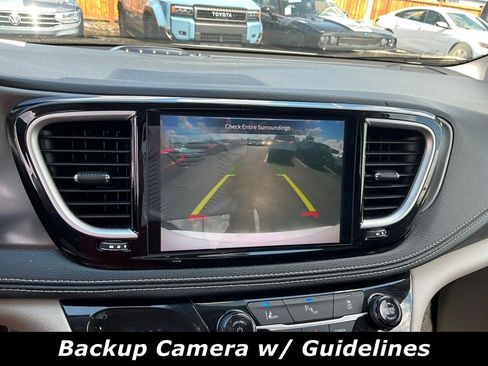 Used 2024 Chrysler Pacifica Limited FWD image 13