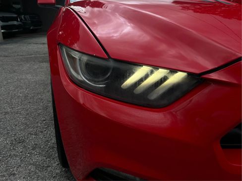 Used 2017 Ford Mustang Coupe RWD image 9