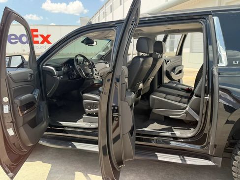 Used 2020 Chevrolet Suburban LT RWD image 17