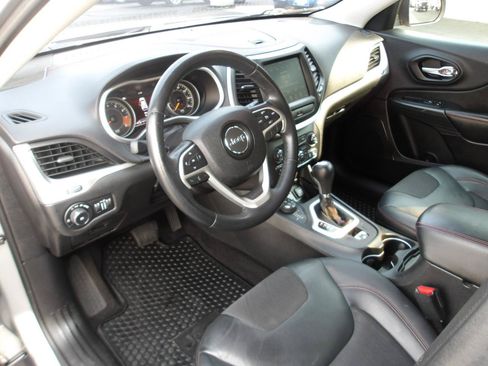 Used 2015 Jeep Cherokee Trailhawk AWD/4WD image 9