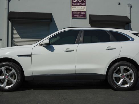 Used 2019 Jaguar F-PACE Premium image 4