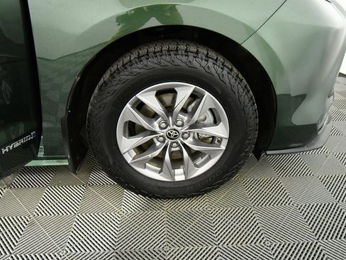 Used 2021 Toyota Sienna LE image 17
