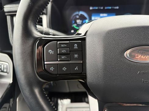 Used 2022 Ford F150 Lightning Platinum image 37