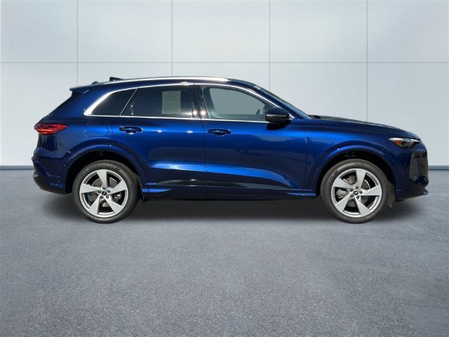 Used 2025 Audi Q5 Premium Plus w/ Premium Plus AWD/4WD image 5