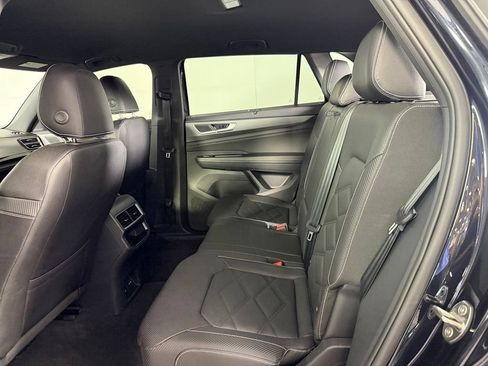 Used 2025 Volkswagen Atlas Cross Sport SE FWD image 27