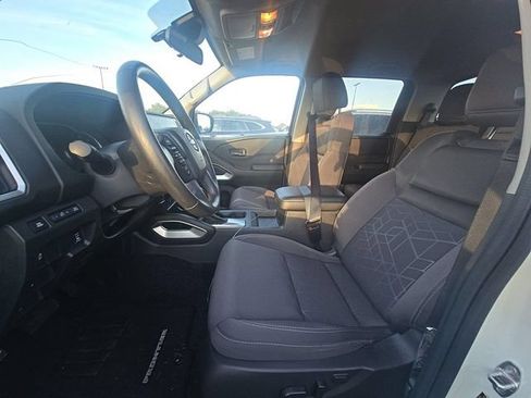 Certified 2025 Nissan Frontier SV w/ SV Convenience Package RWD image 4