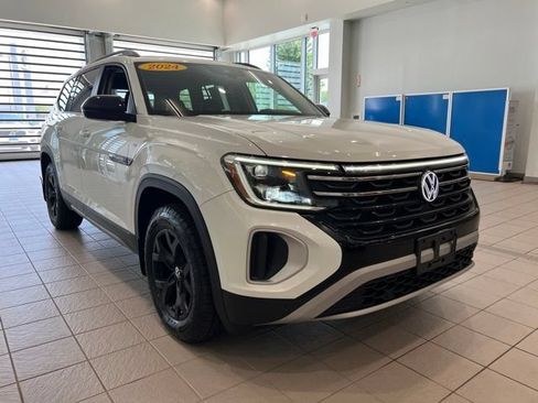Used 2024 Volkswagen Atlas Peak Edition SE AWD/4WD image 1