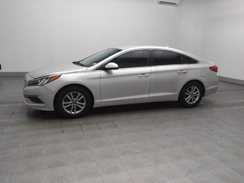 Used 2017 Hyundai Sonata SE FWD image 2