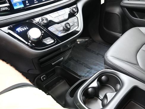 New 2026 Chrysler Pacifica Select image 18