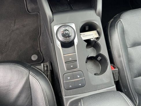 Used 2020 Ford Escape Titanium image 11