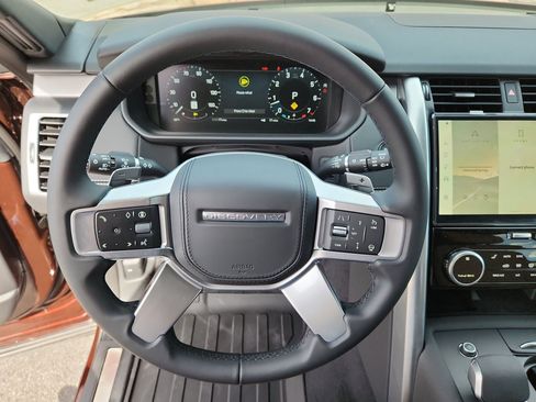 New 2026 Land Rover Discovery Limited Edition AWD/4WD image 15