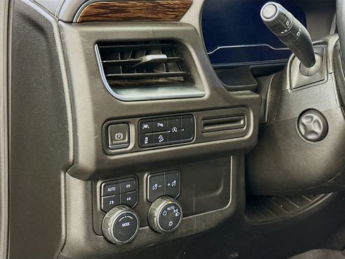 Used 2023 Chevrolet Suburban Premier image 17