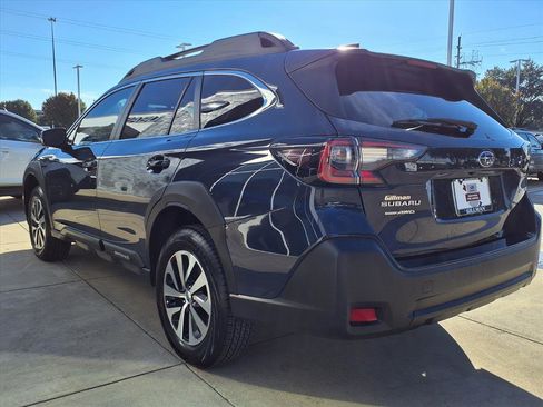 Certified 2025 Subaru Outback Premium image 3