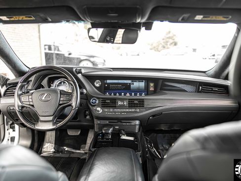 Used 2020 Lexus LS 500h AWD image 39