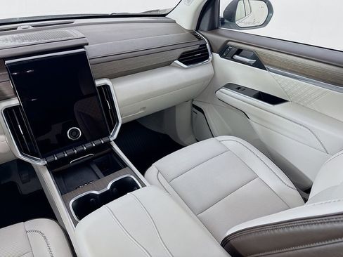 Used 2024 GMC Acadia Denali image 24