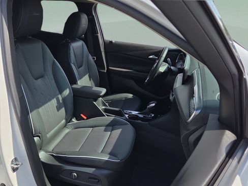 Certified 2024 Buick Encore GX Avenir w/ Avenir Convenience Package FWD image 15