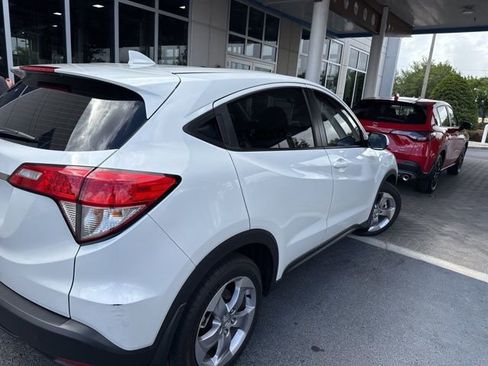 Certified 2022 Honda HR-V LX image 5