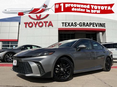 Used 2025 Toyota Camry SE image 1