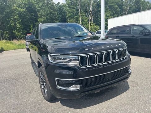 Used 2025 Jeep Wagoneer 4WD w/ Premium Group I image 3