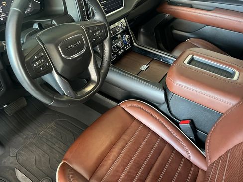 Used 2023 GMC Yukon Denali Ultimate image 9