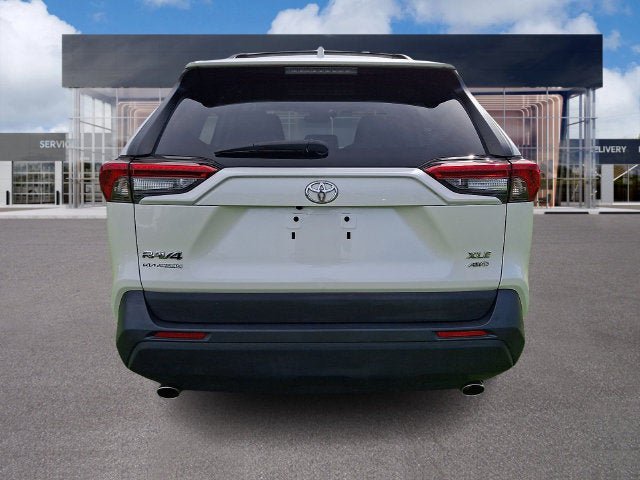 Used 2021 Toyota RAV4 XLE Premium AWD/4WD image 5