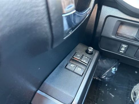 Used 2016 Toyota Tacoma TRD Sport image 17