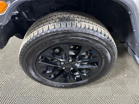 Used 2023 Jeep Wrangler Unlimited Sahara image 9