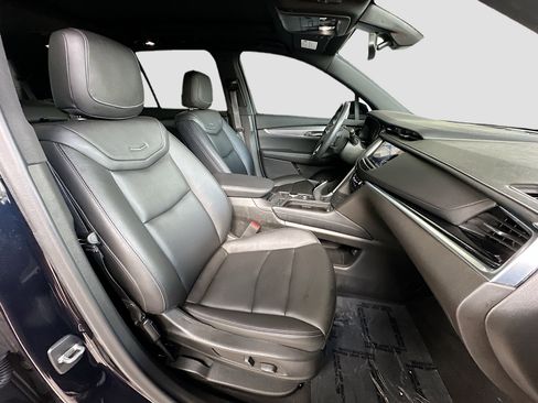 Used 2022 Cadillac XT6 Luxury image 30