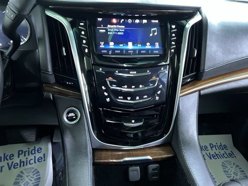 Used 2018 Cadillac Escalade ESV Luxury AWD/4WD image 20