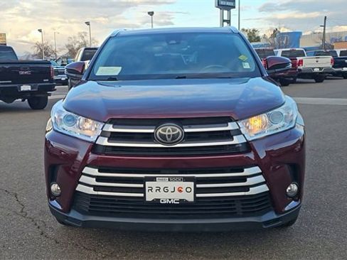 Used 2018 Toyota Highlander XLE w/ Carpet Mat Package (TMS) image 3