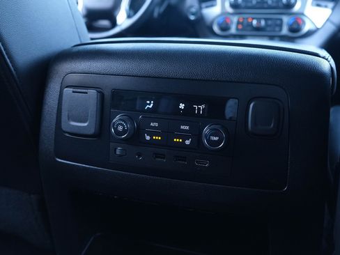 Used 2020 Chevrolet Suburban Premier image 30