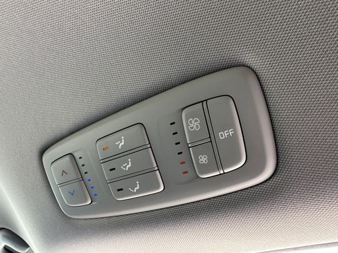 Used 2024 Kia Carnival LX FWD image 35