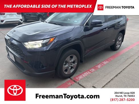 Used 2025 Toyota RAV4 XLE image 1