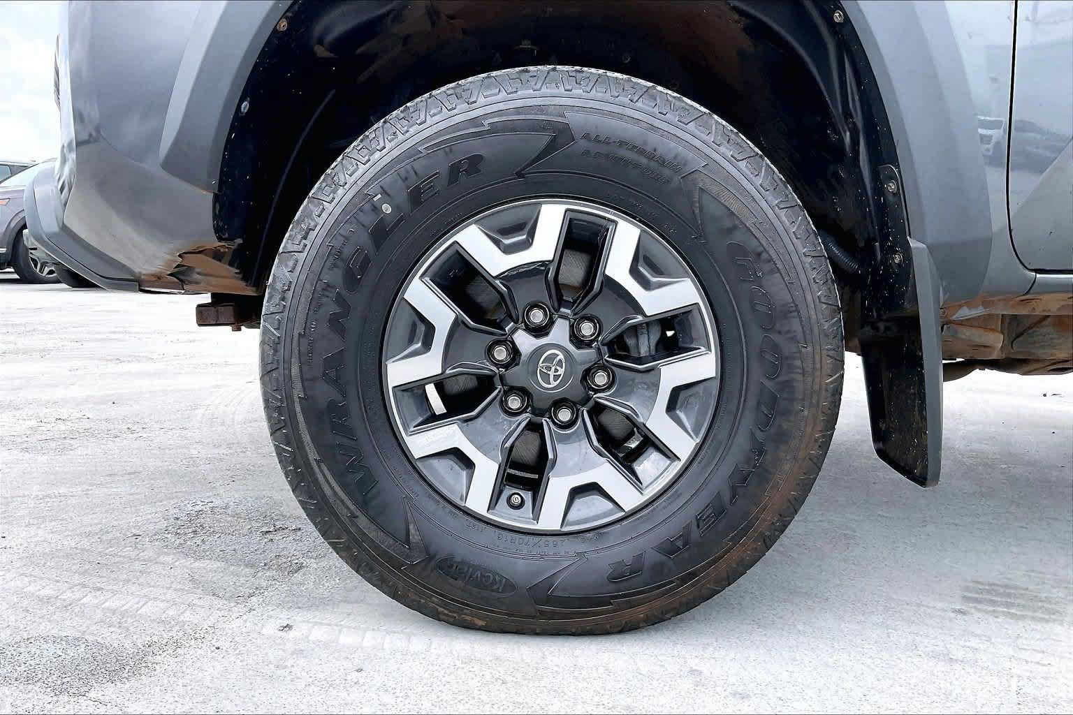 Used 2020 Toyota Tacoma TRD Off-Road w/ Technology Package RWD image 8