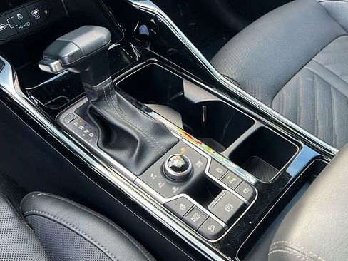 Used 2025 Kia Sorento SX Prestige image 13