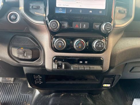 Used 2025 RAM 2500 Tradesman w/ Chrome Appearance Group AWD/4WD image 15