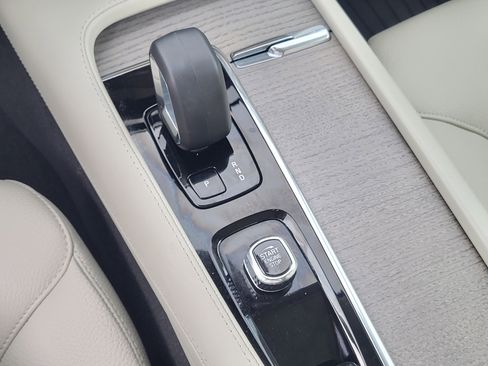 Certified 2024 Volvo XC90 T8 Plus AWD/4WD image 21