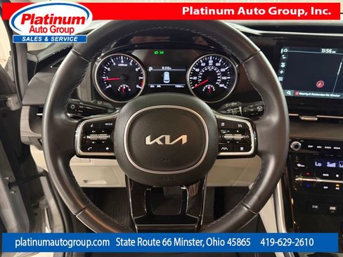 Used 2023 Kia Carnival EX FWD image 15