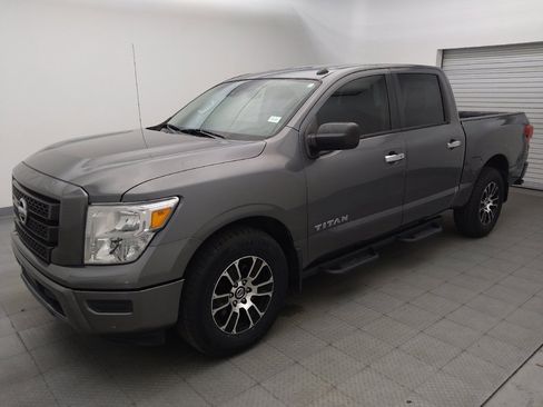 Used 2021 Nissan Titan SV w/ SV Convenience Package RWD image 2