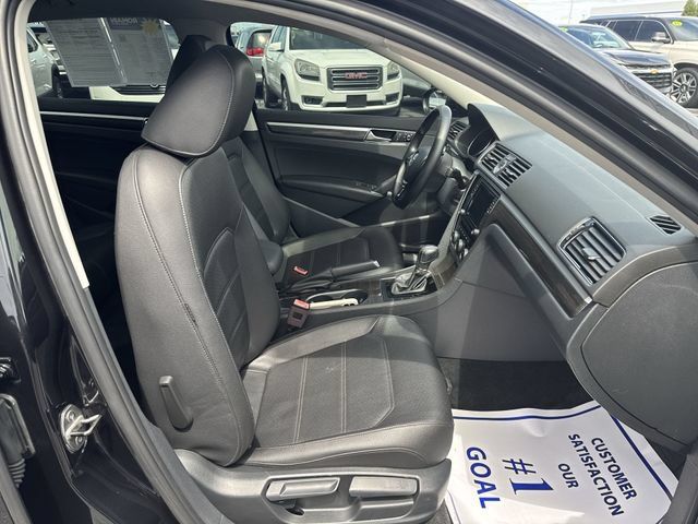 Used 2017 Volkswagen Passat 1.8T SE FWD image 23