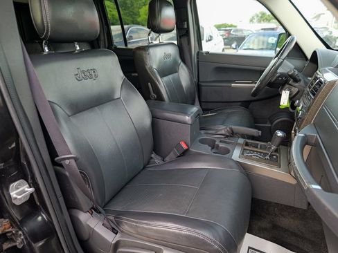 Used 2011 Jeep Liberty Limited w/ Chrome Accents Group AWD/4WD image 35