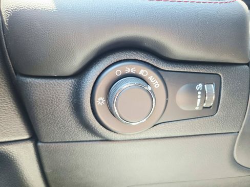 Used 2025 Dodge Durango GT AWD/4WD image 40