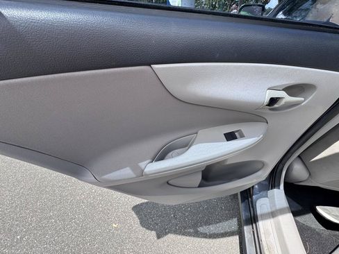Used 2012 Toyota Corolla L FWD image 15