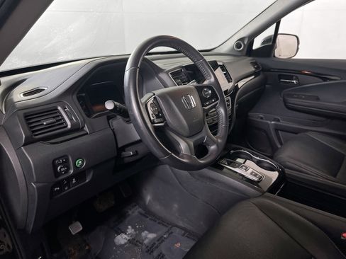 Used 2022 Honda Pilot Touring image 9