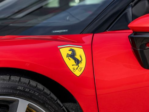 Used 2024 Ferrari SF90 Spider image 18